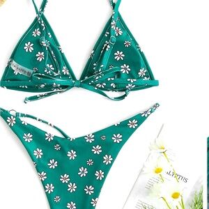 New Item Zaful NWT two piece green and white reversible floral bikini set size S